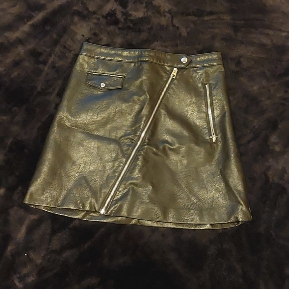 Faux Leather Zip Skirt - Picture 4 of 4